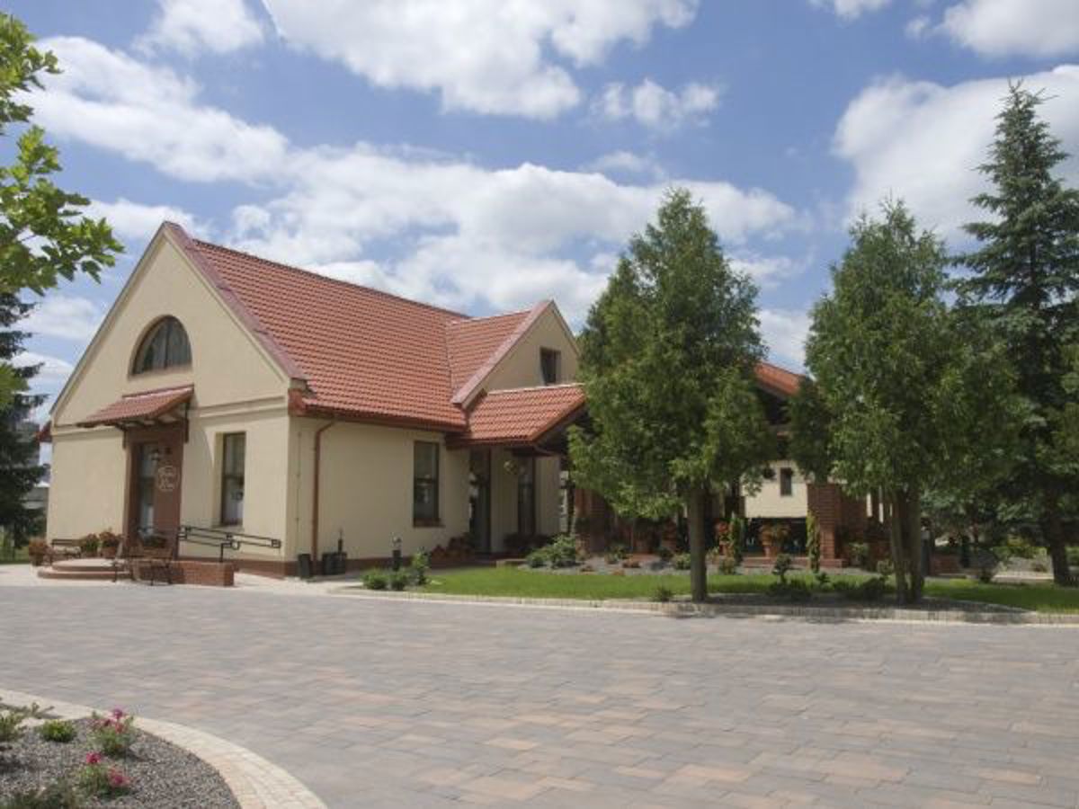 Dzikie Wino Hotel & Restauracja, Wiewiórczyn